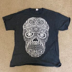 Barely worn skull tshirt